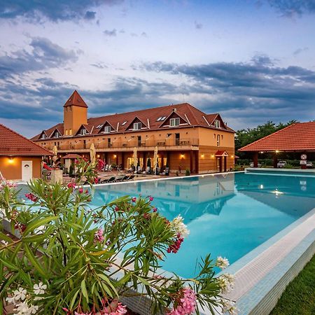 Tapioszecso Termal Hotel Vesta מראה חיצוני תמונה