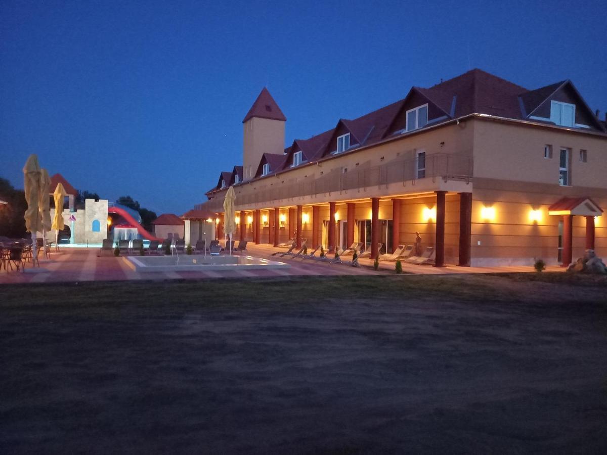Tapioszecso Termal Hotel Vesta מראה חיצוני תמונה