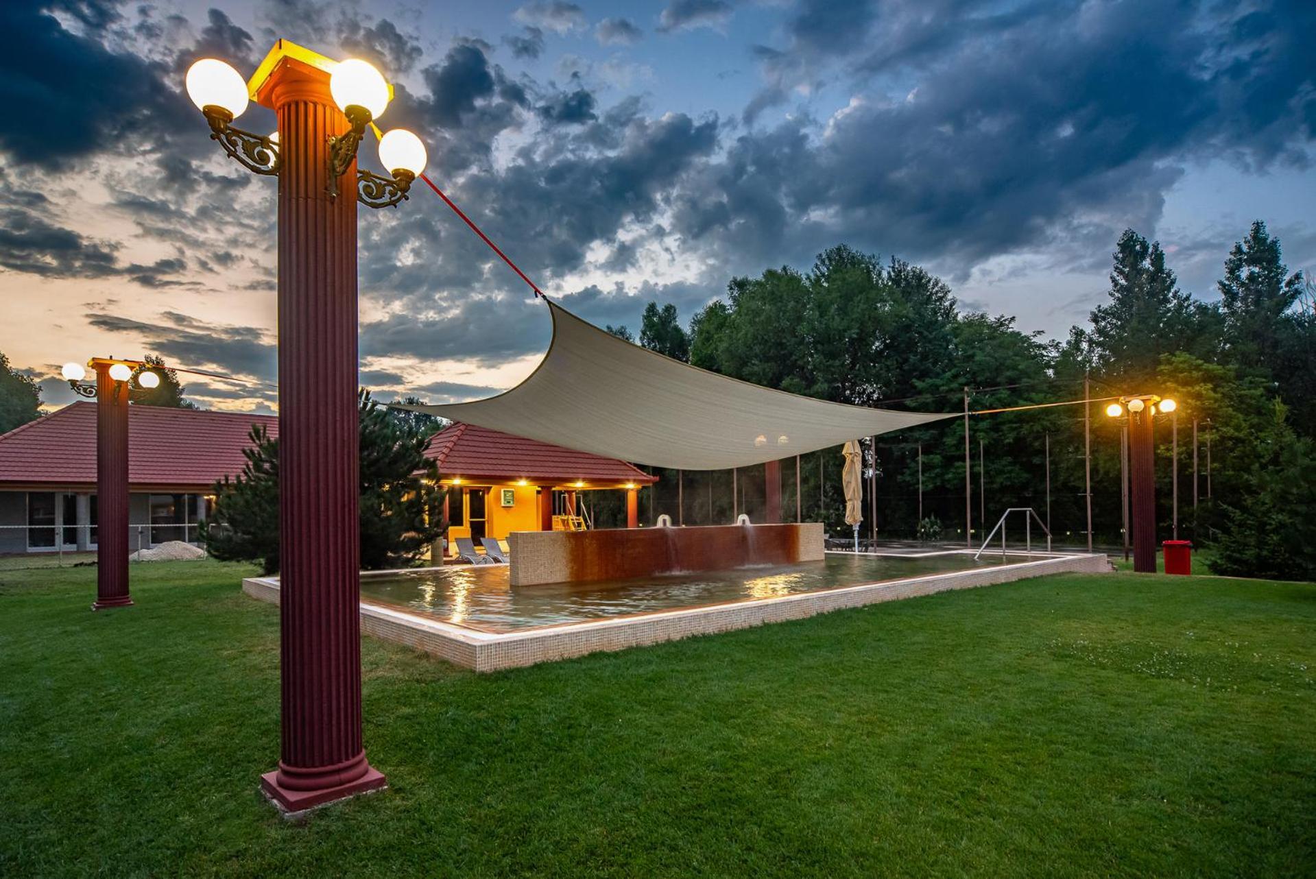 Tapioszecso Termal Hotel Vesta מראה חיצוני תמונה
