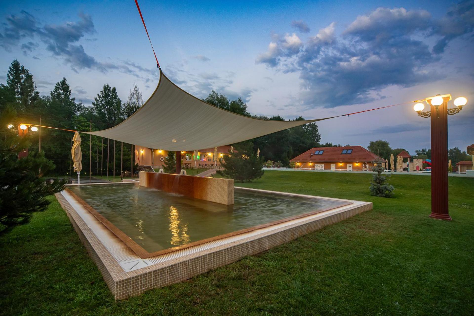 Tapioszecso Termal Hotel Vesta מראה חיצוני תמונה