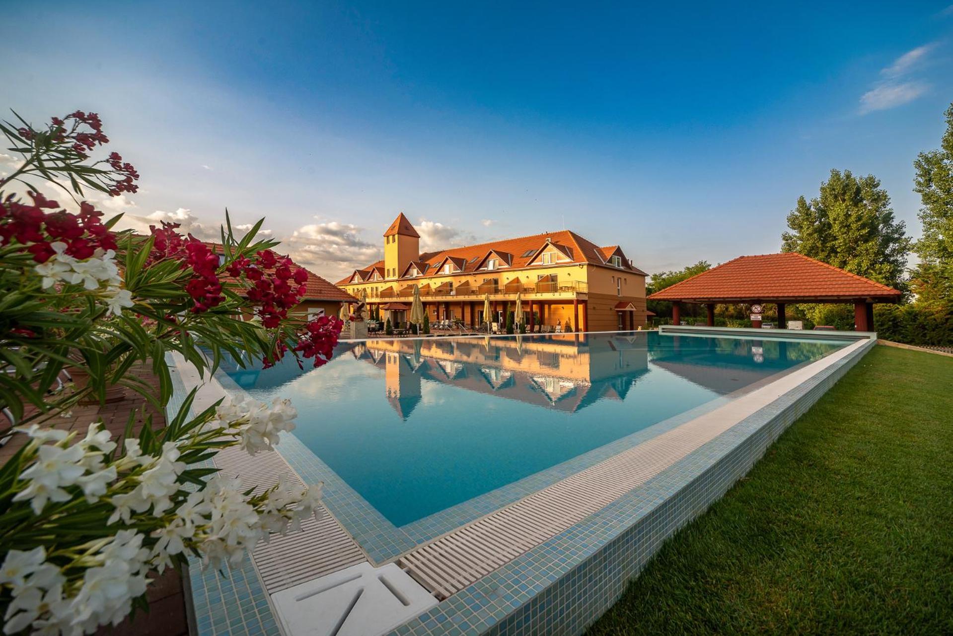 Tapioszecso Termal Hotel Vesta מראה חיצוני תמונה