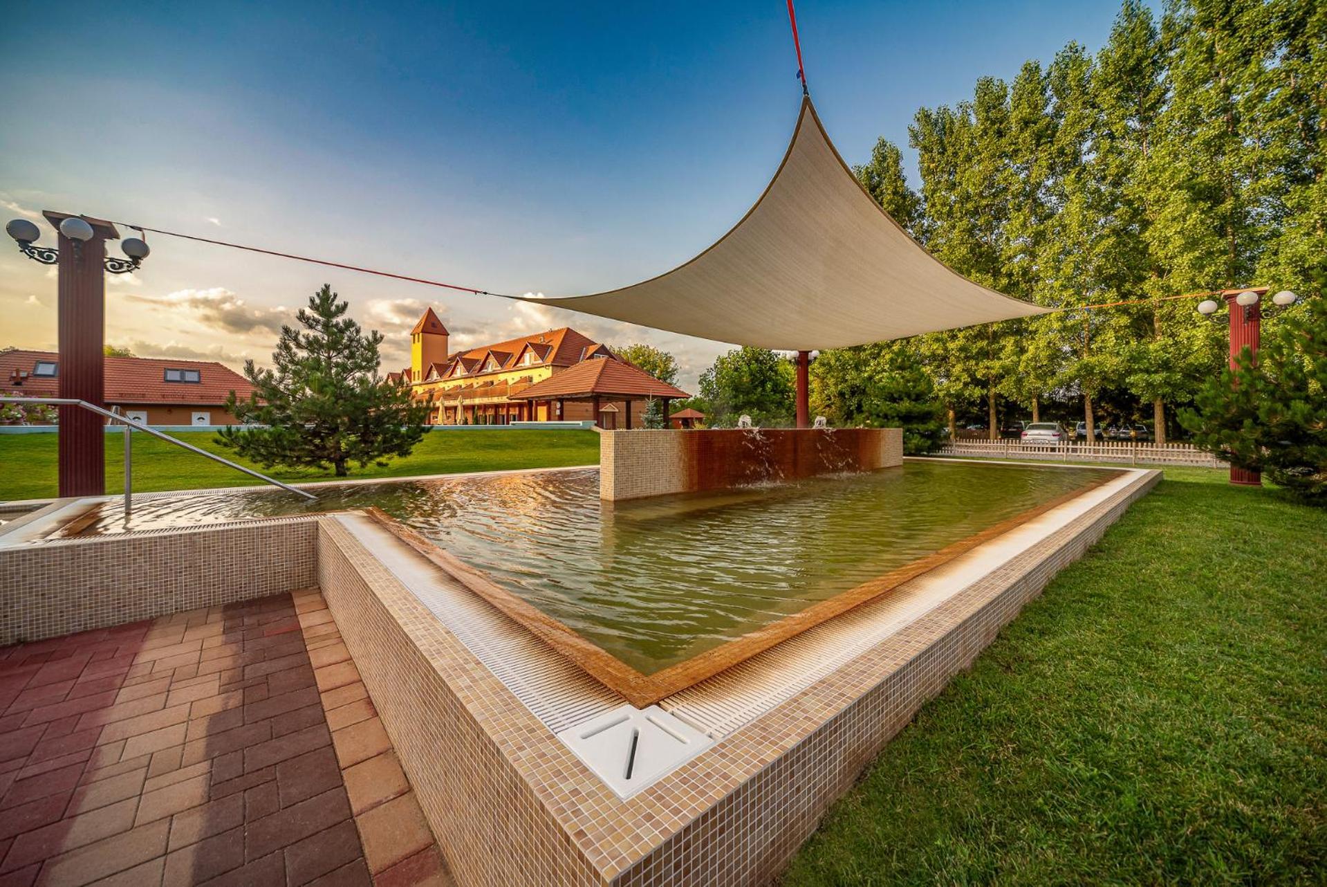 Tapioszecso Termal Hotel Vesta מראה חיצוני תמונה