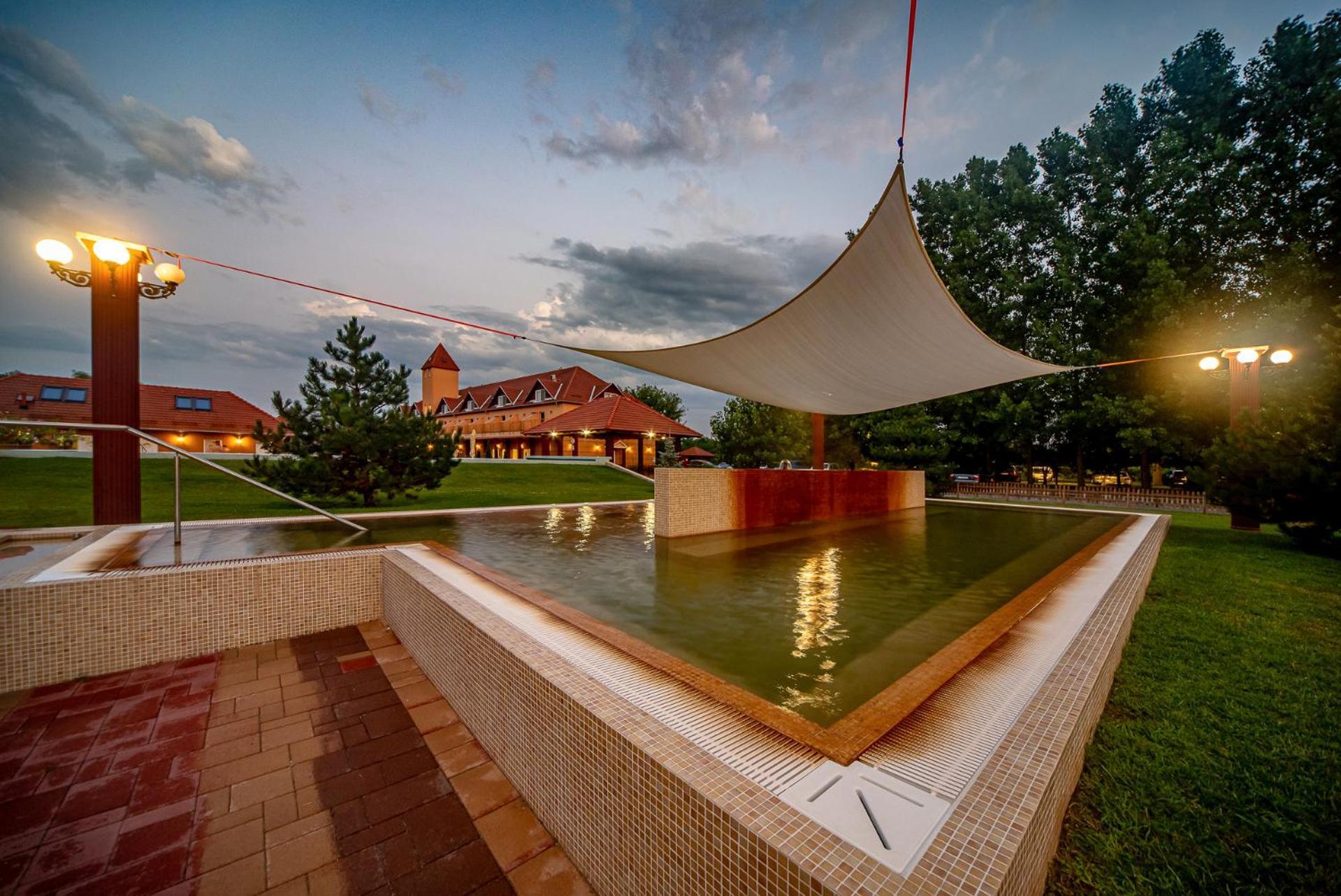 Tapioszecso Termal Hotel Vesta מראה חיצוני תמונה