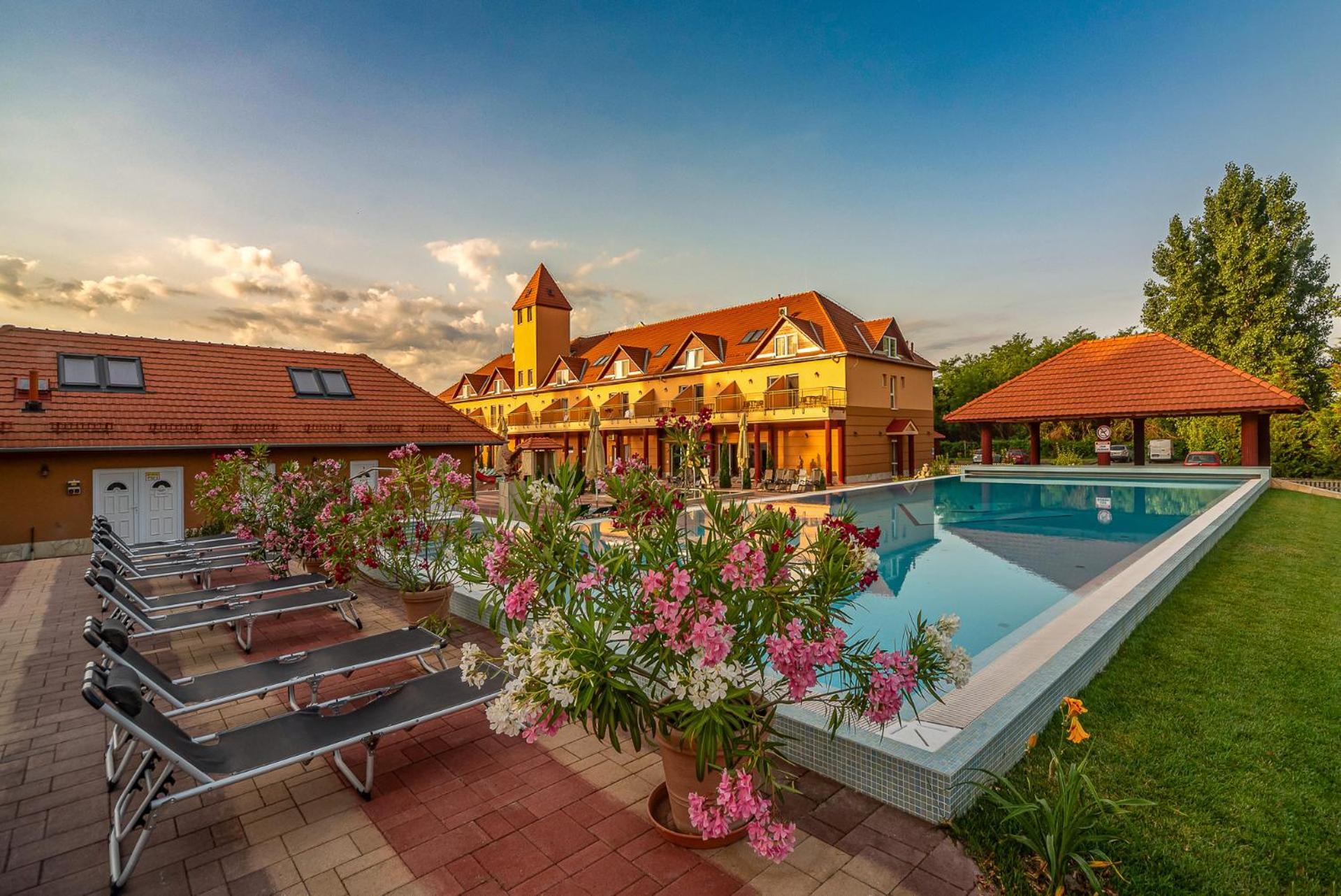 Tapioszecso Termal Hotel Vesta מראה חיצוני תמונה