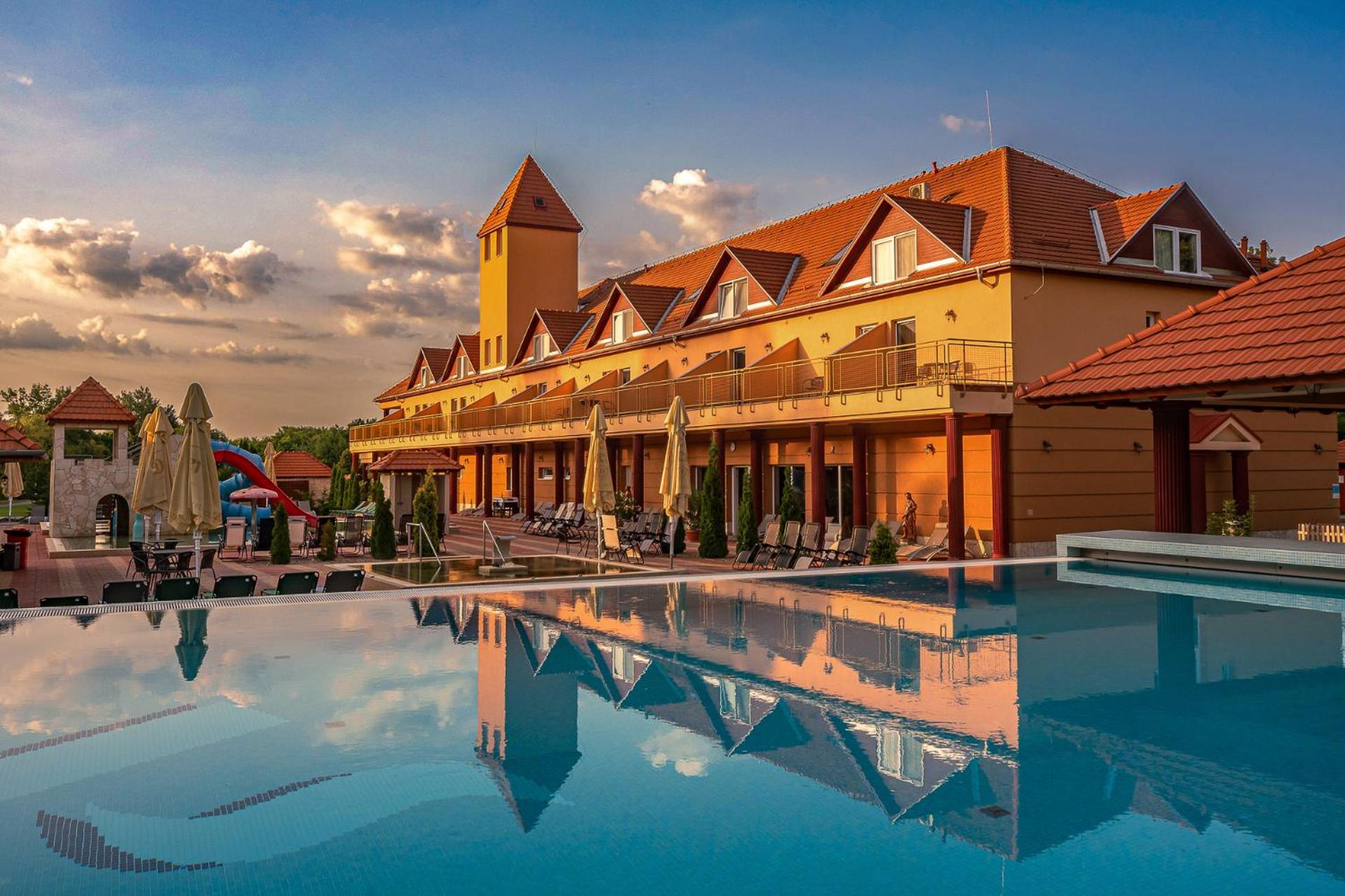 Tapioszecso Termal Hotel Vesta מראה חיצוני תמונה