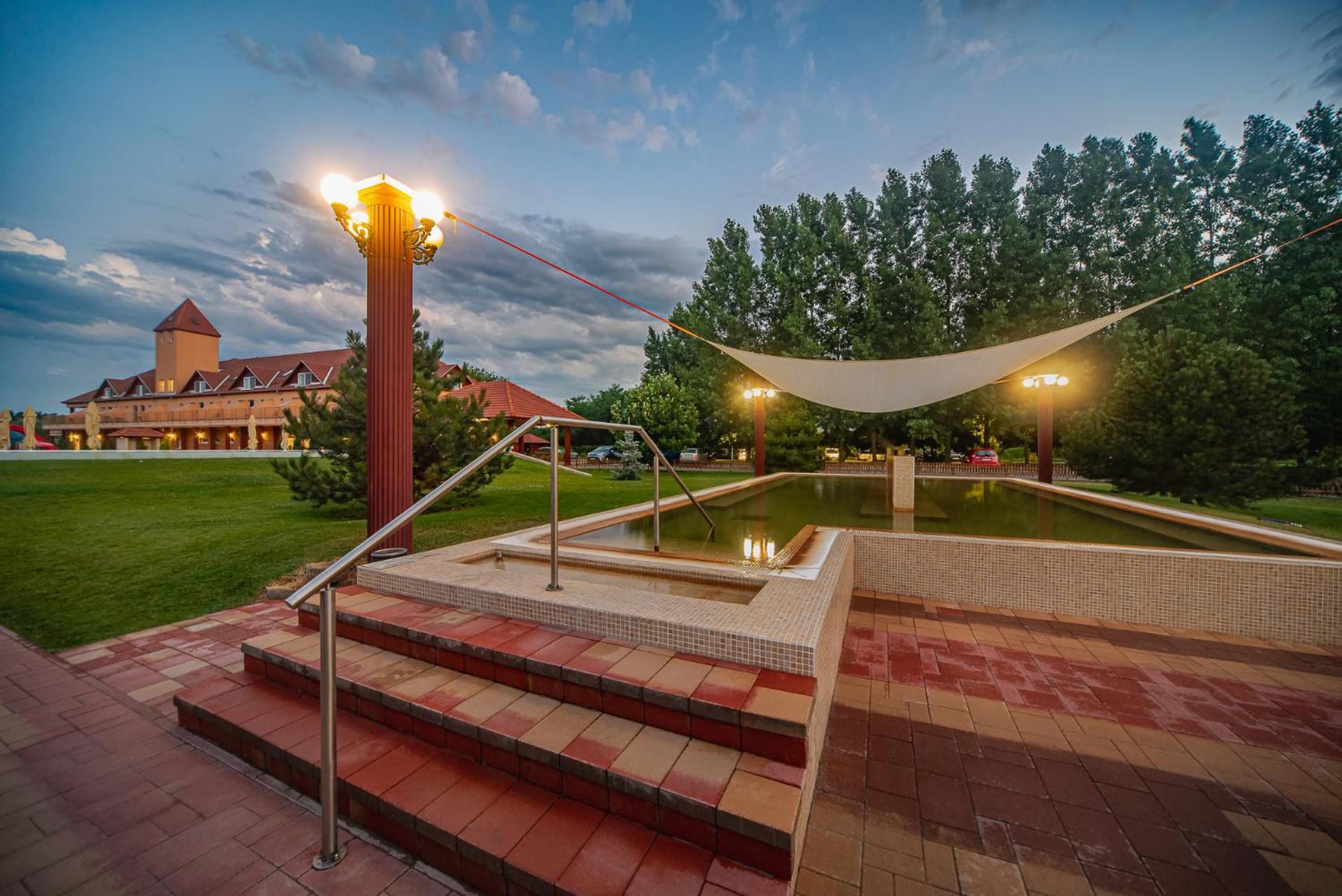 Tapioszecso Termal Hotel Vesta מראה חיצוני תמונה