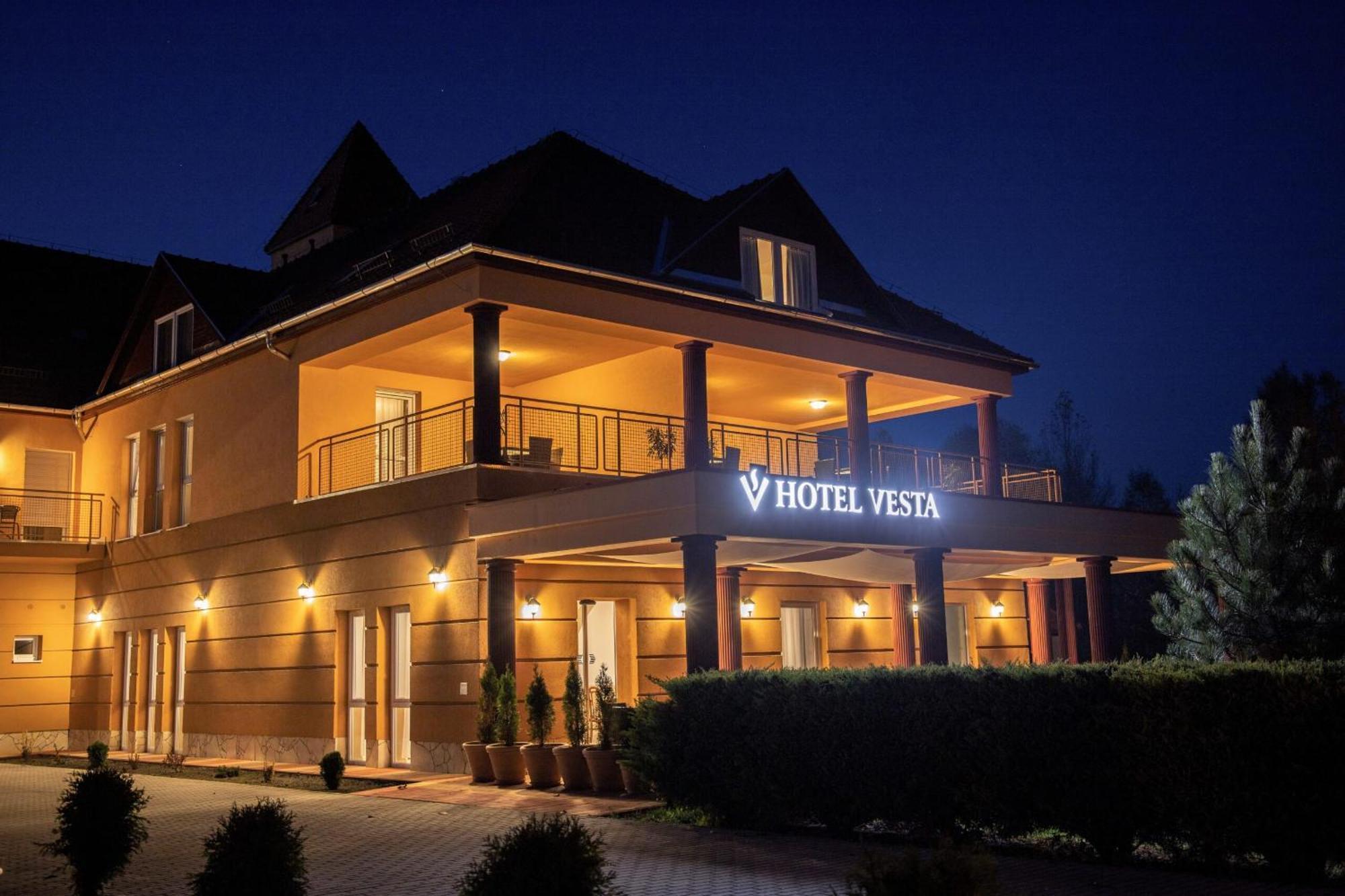 Tapioszecso Termal Hotel Vesta מראה חיצוני תמונה