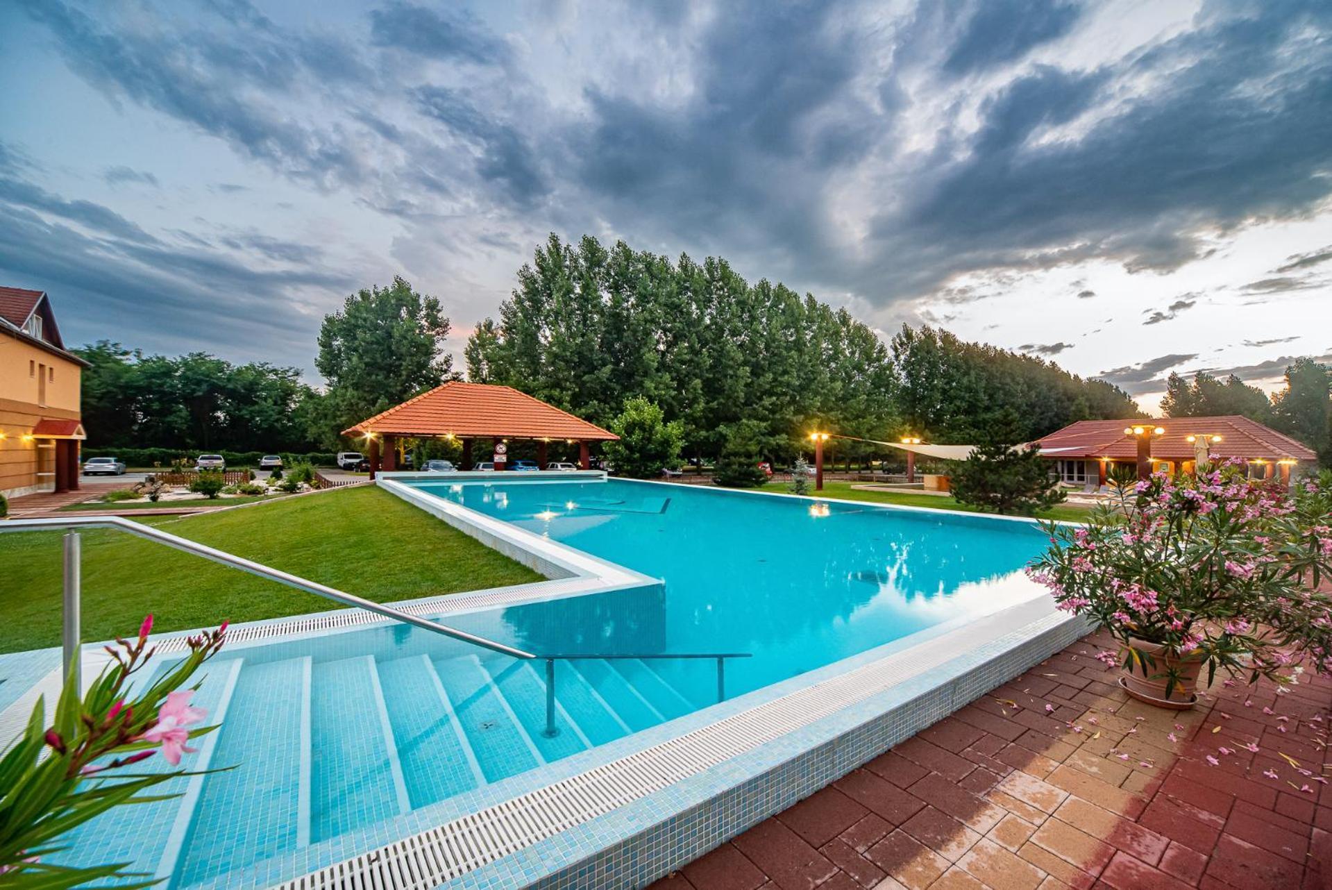 Tapioszecso Termal Hotel Vesta מראה חיצוני תמונה